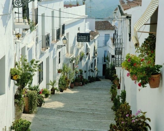 西班牙：尽管欧元区陷入了严重的经济危机，却完全没有影响涌入西班牙的数量众多的外国退休人员。在西班牙经 ...